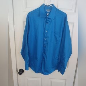 Van Heusen Fitted Button Down Dress Shirt